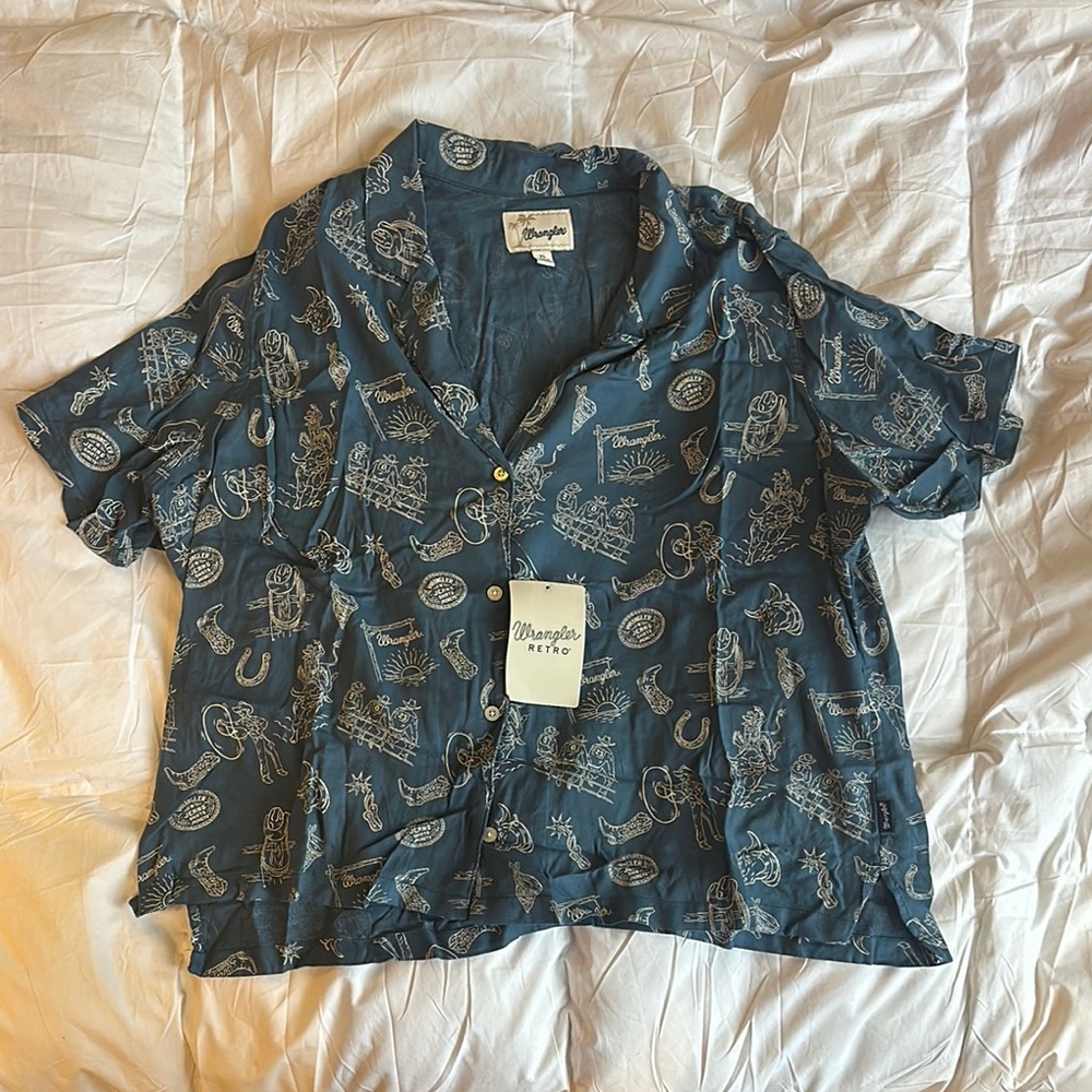 Wrangler Women’s XL Blue Graphic Button-Up Shirt